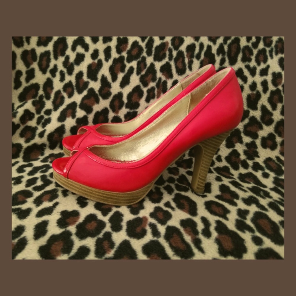 SM New York Red Peep-Toe Platform Pumps